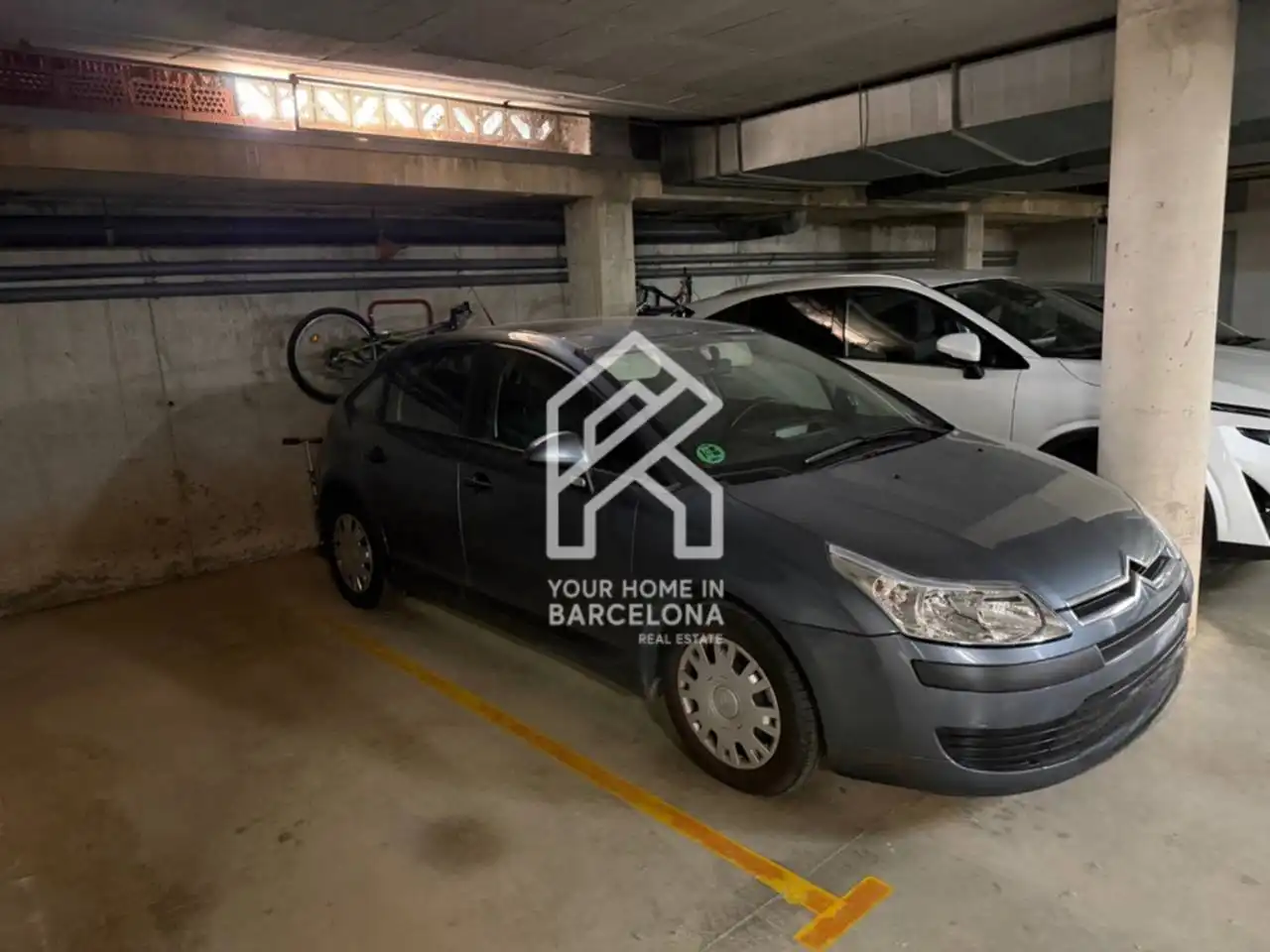 Parking of Flat for sale in Badalona  with Air Conditioner, Heating and Parquet flooring