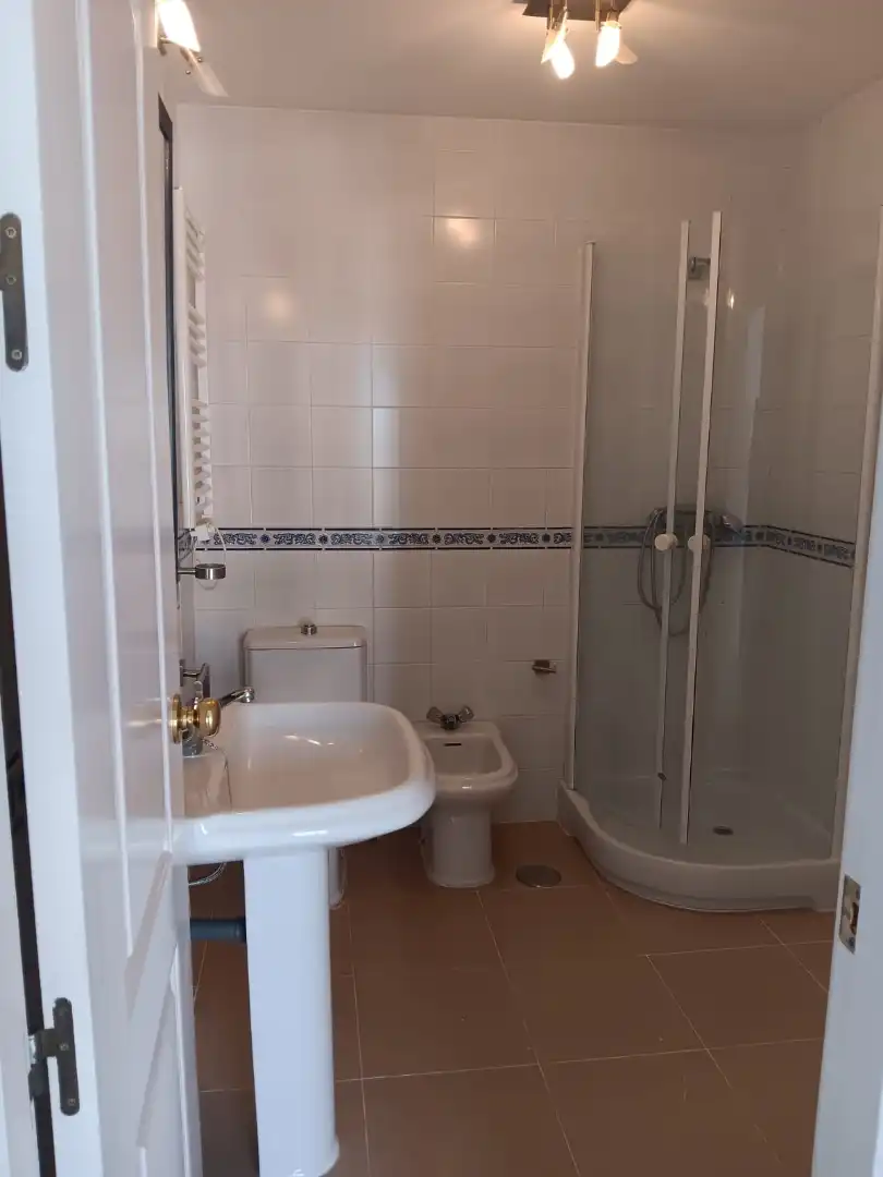 Baño de Casa adosada de alquiler en Castilleja de la Cuesta con Aire acondicionado