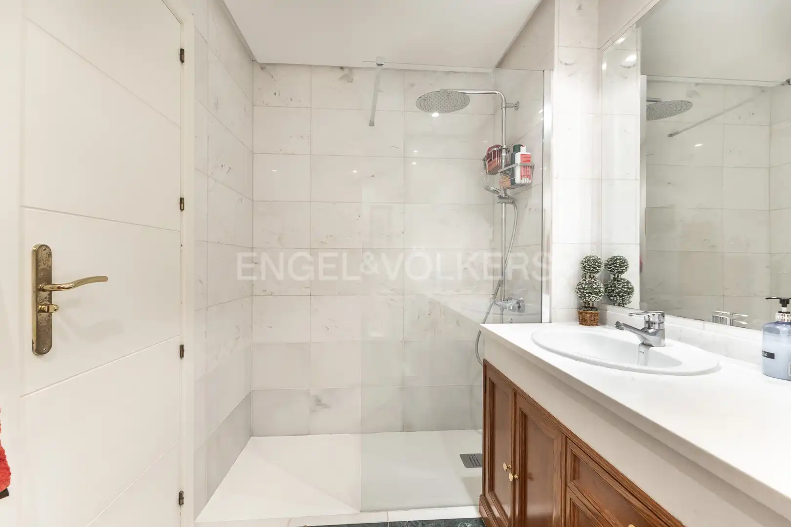 Badezimmer von Maisonette zur Miete in La Moraleja mit Klimaanlage, Heizung und Privatgarten