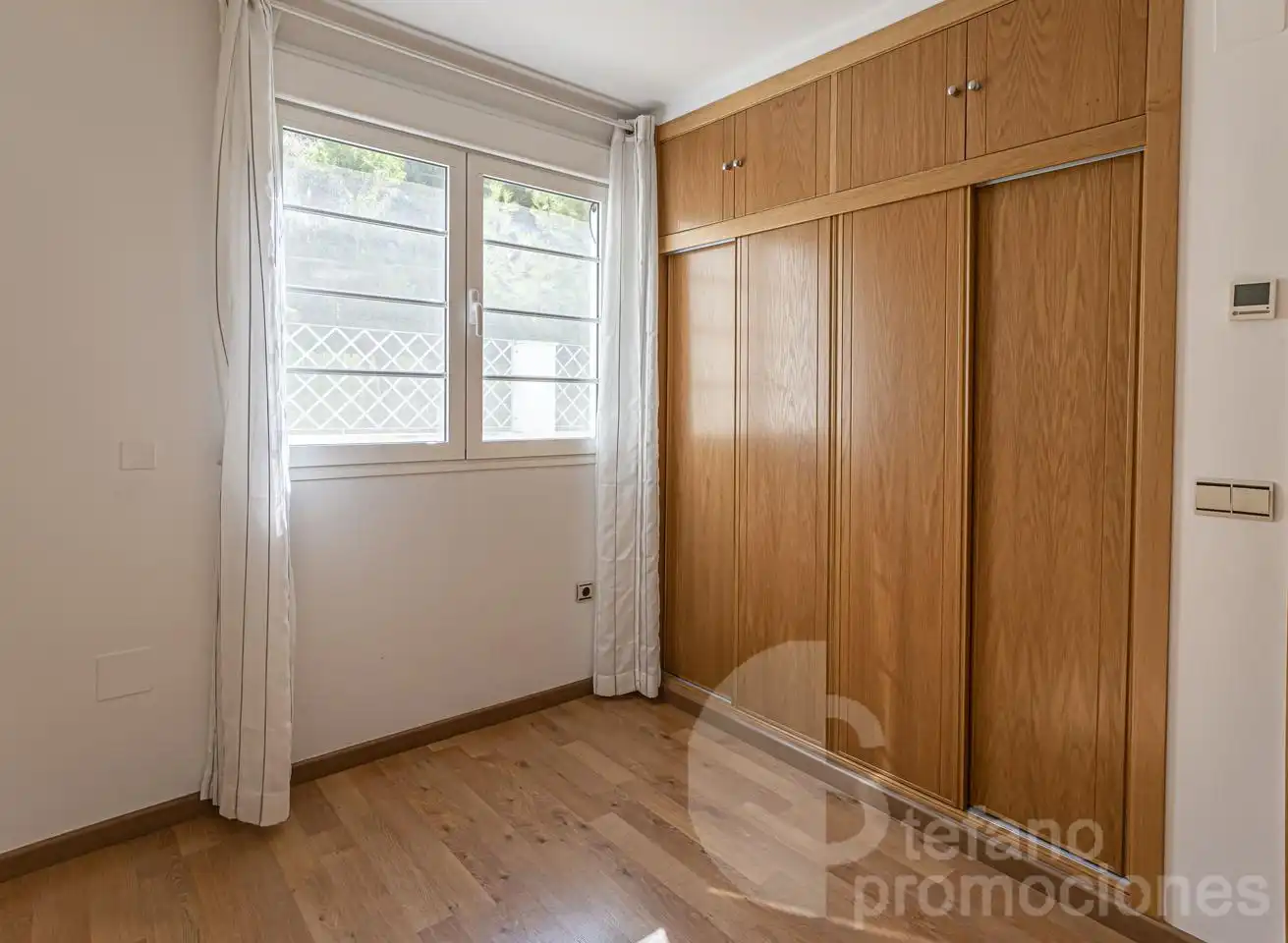 Dormitori de Casa adosada en venda en Málaga amb Aire condicionat, Jardí privat i Parquet