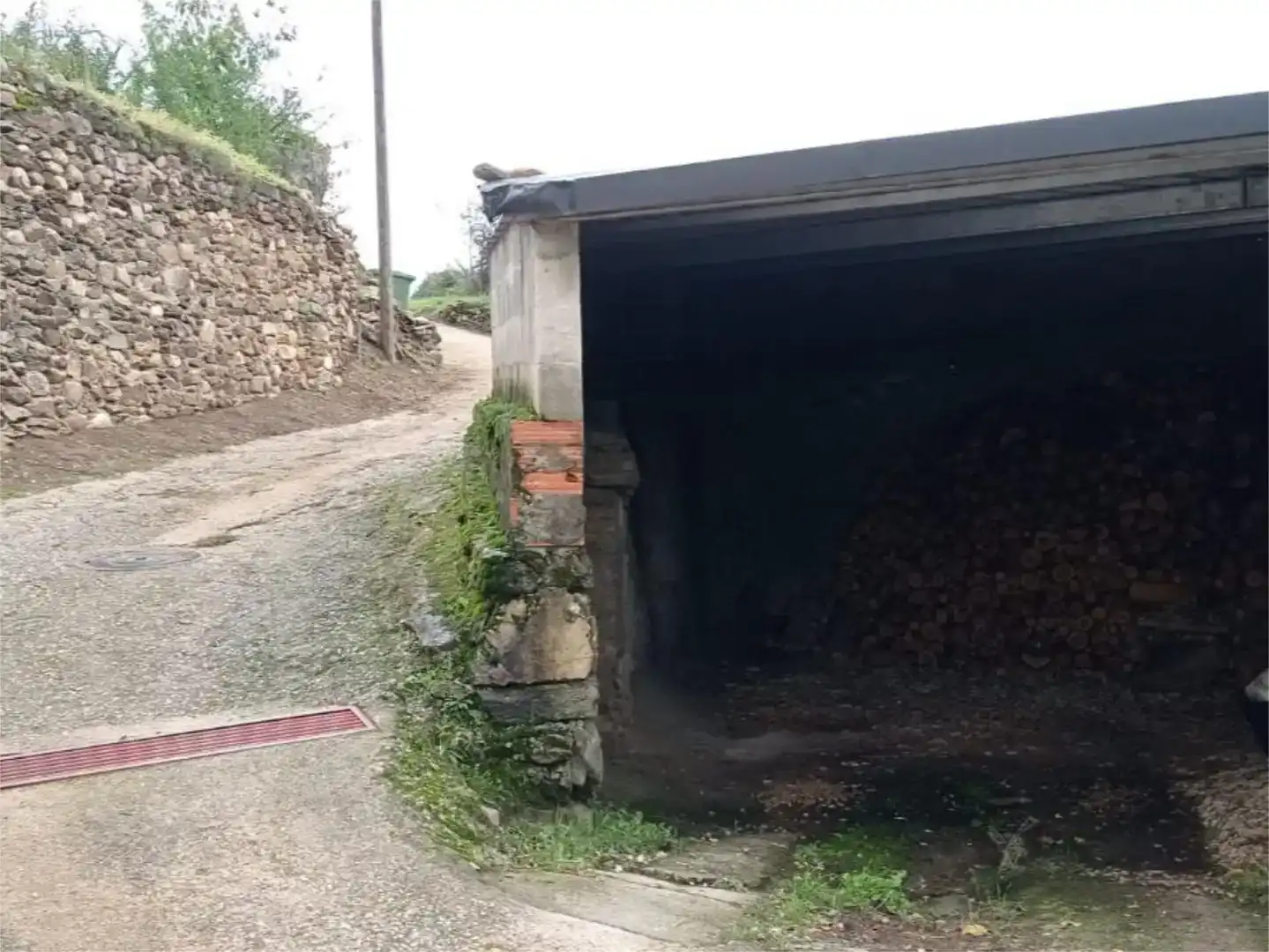 Aparcament de Casa adosada en venda en Petín amb Moblat