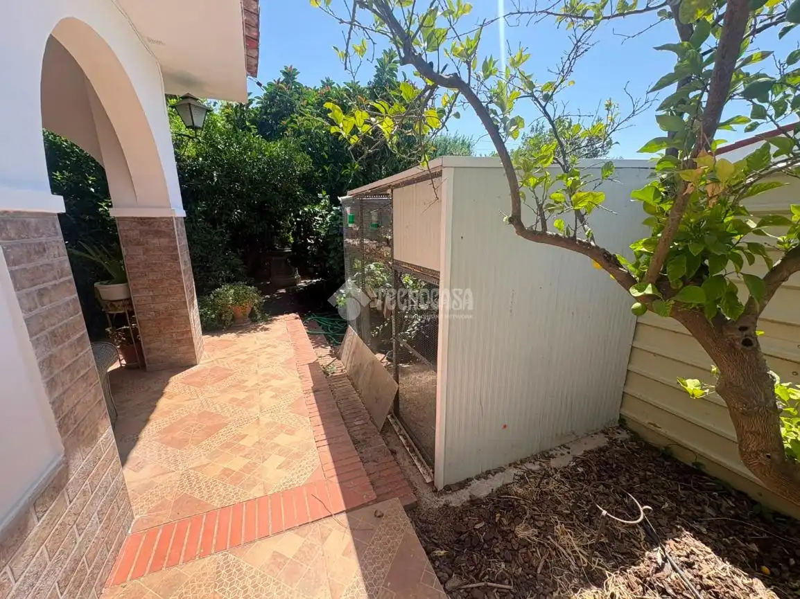 Jardí de Casa o xalet en venda en Espartinas amb Aire condicionat, Piscina i Piscina comunitària
