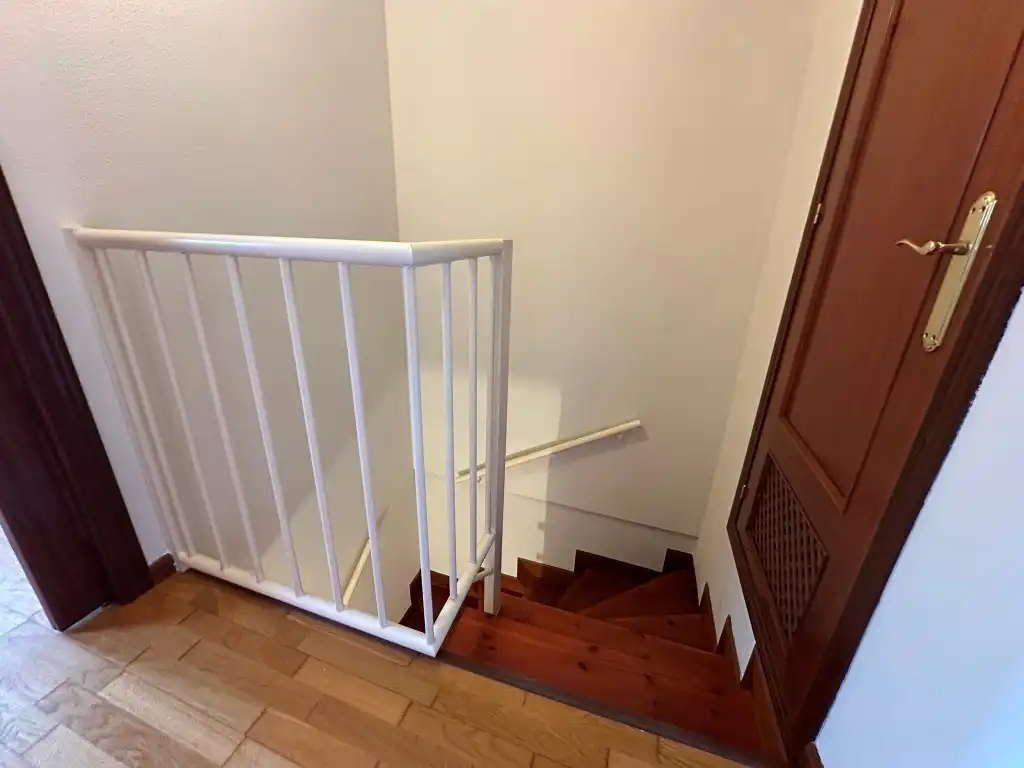 Casa adosada en venda en Gijón  amb Calefacció, Parquet i Terrassa