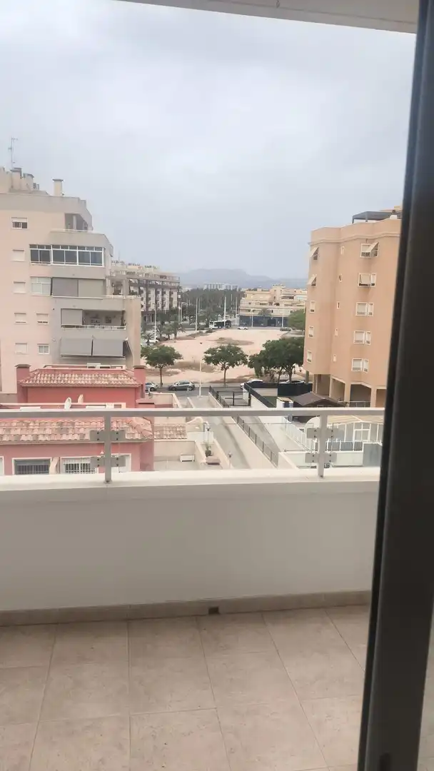 Vista exterior de Àtic en venda en Elche / Elx amb Terrassa, Traster i Piscina comunitària