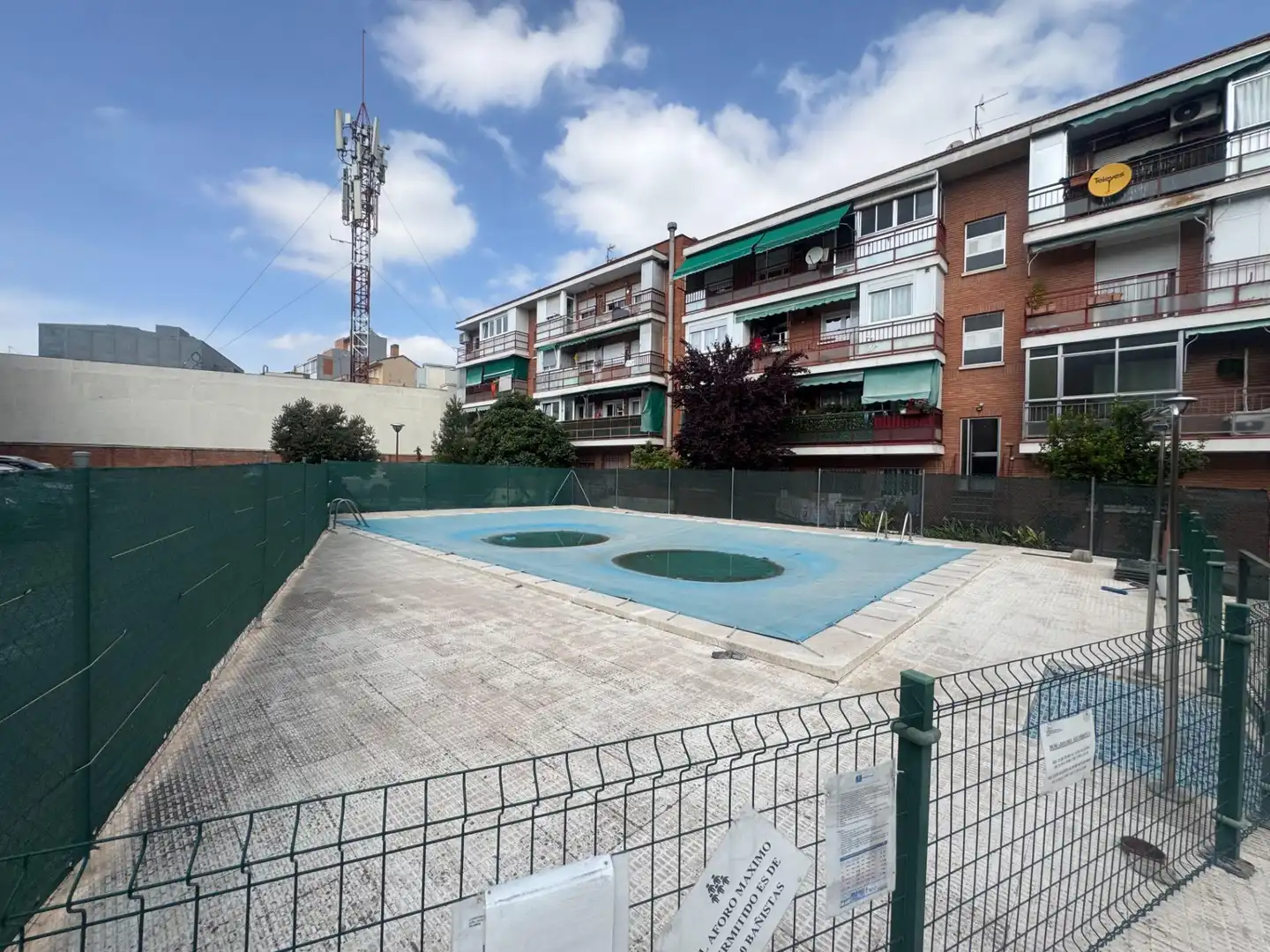 Exterior view of Flat for sale in Madrid  with Heating and Community pool