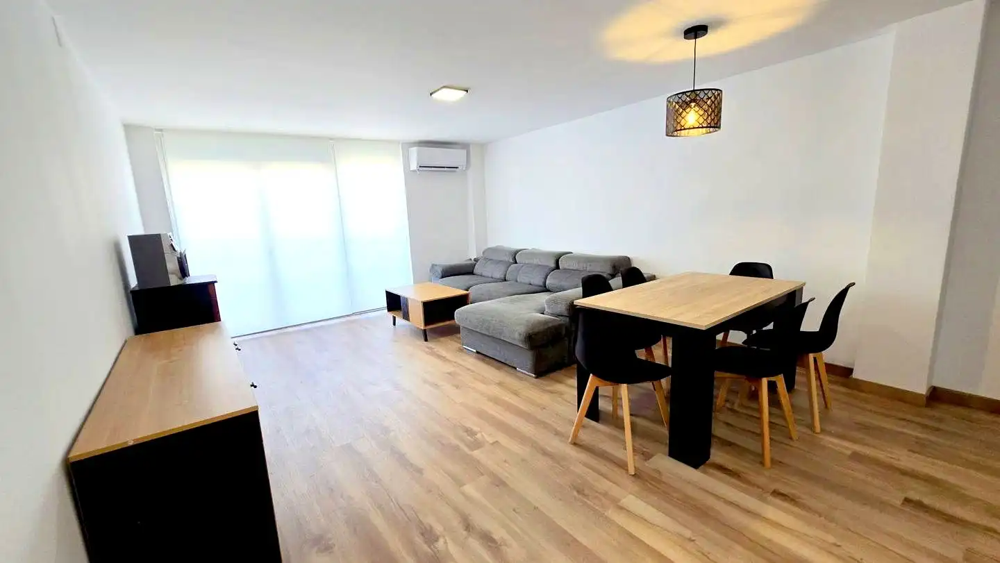 Wohnzimmer von Wohnung zur Miete in Gandia mit Klimaanlage, Terrasse und Möbliert