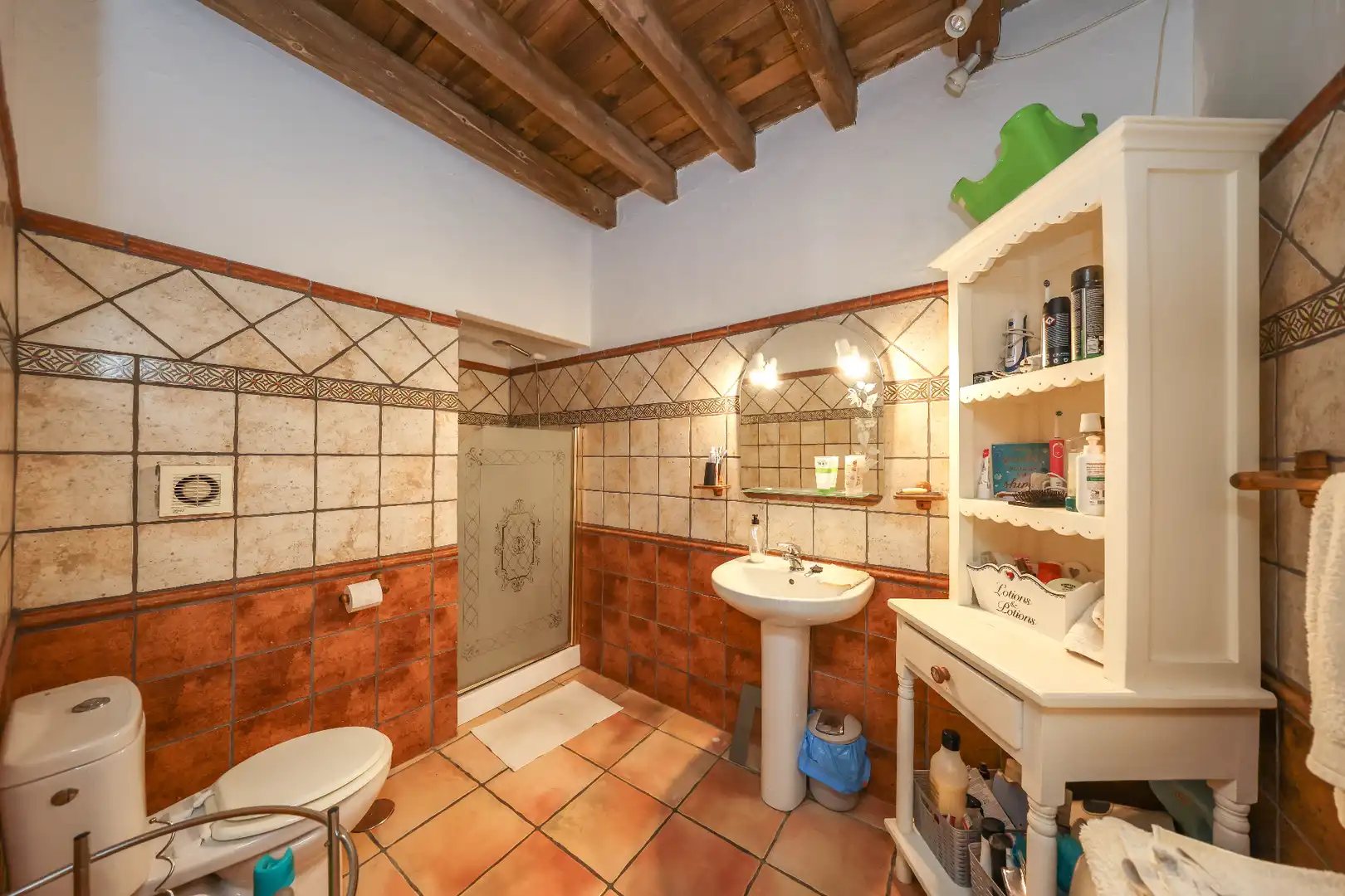 Baño de Casa adosada en venta en Guaro con Aire acondicionado