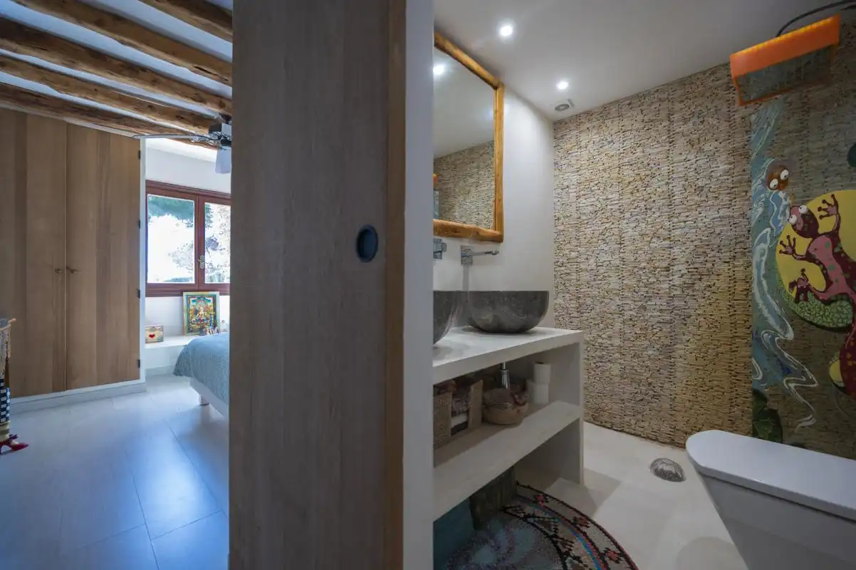 Bathroom of Ground floor for sale in Santa Eulària des Riu  with Air Conditioner, Heating and Private garden