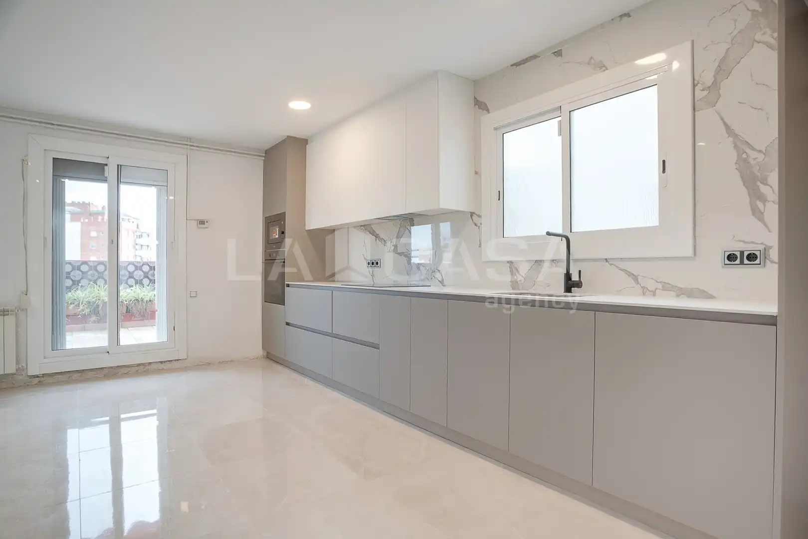 Kitchen of Attic for sale in L'Hospitalet de Llobregat  with Terrace