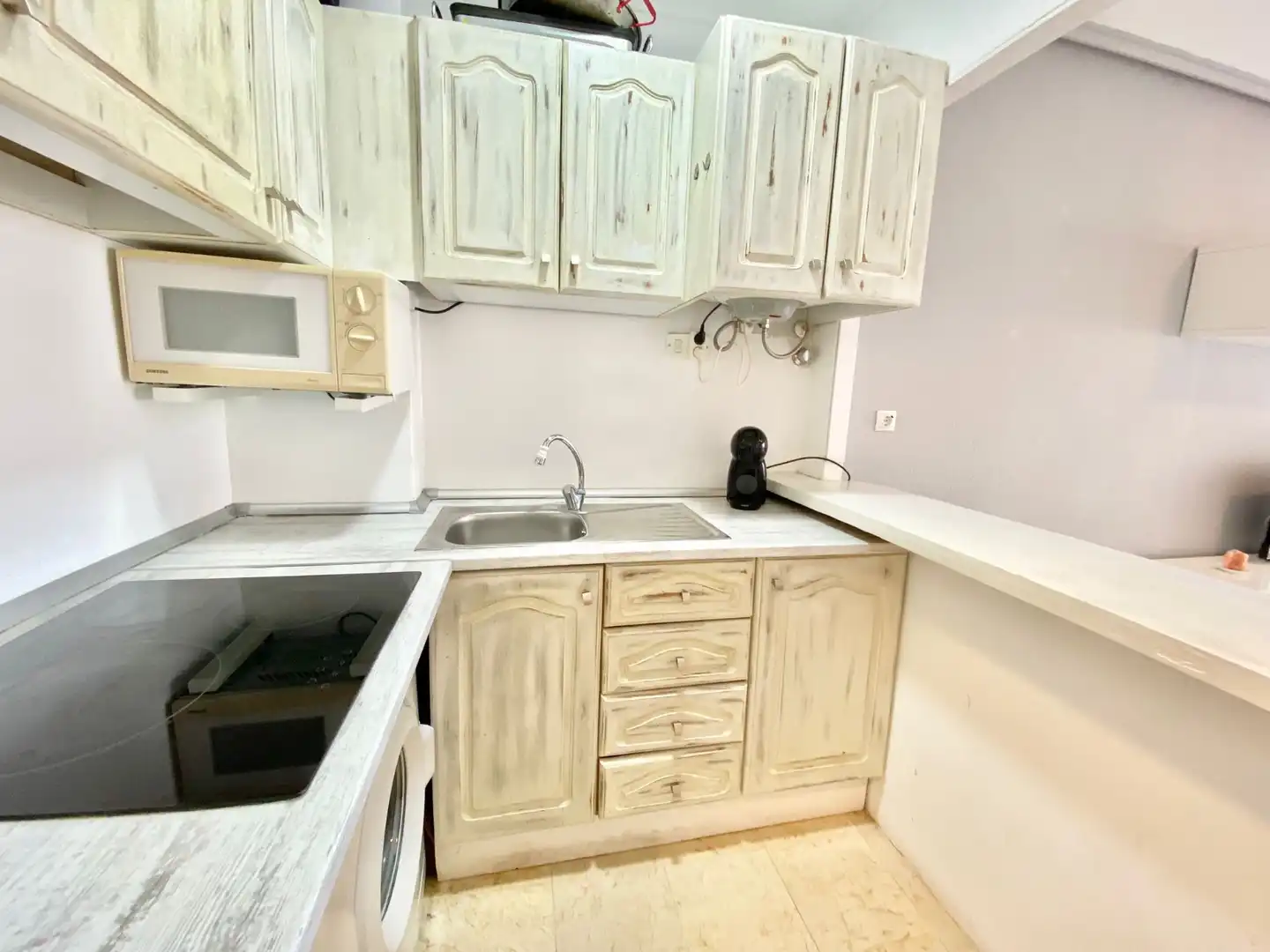 Cocina de Estudio de alquiler en Torrevieja con Aire acondicionado, Calefacción y Amueblado
