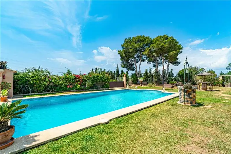 Swimming pool of Country homes for sale in  Palma de Mallorca  with Air Conditioner, Heating and Private garden