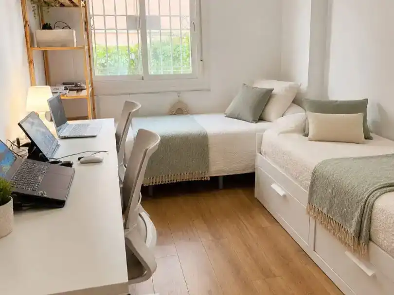 Dormitori de Dúplex de lloguer en Córdoba amb Aire condicionat, Jardí privat i Parquet