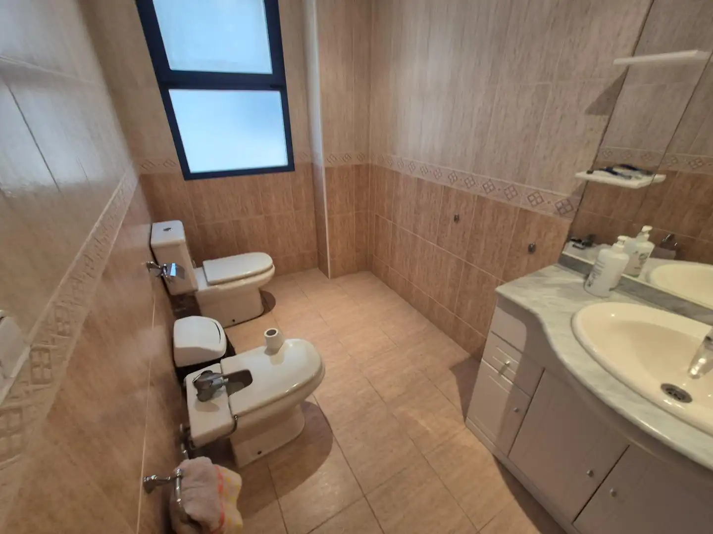 Badezimmer von Fabrikhallen zur Miete in Elda