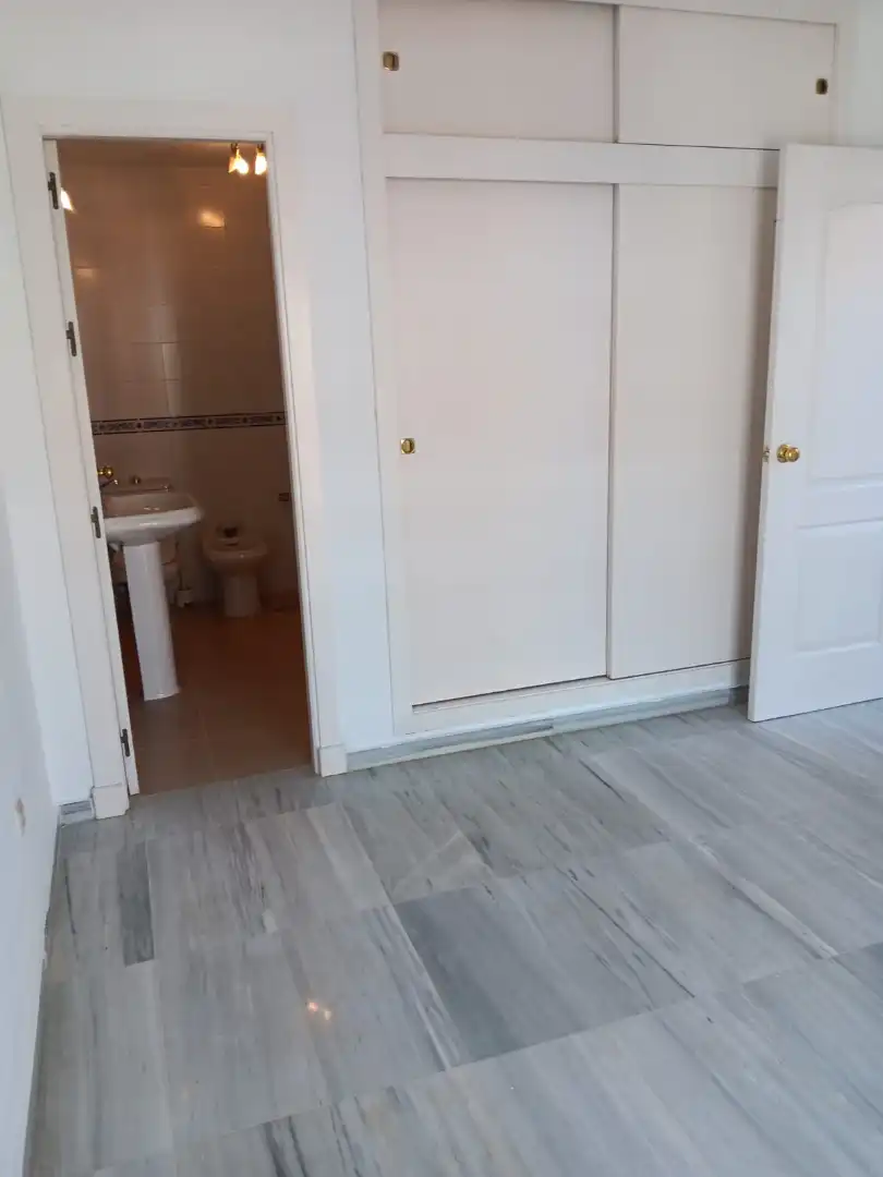 Baño de Casa adosada de alquiler en Castilleja de la Cuesta con Aire acondicionado
