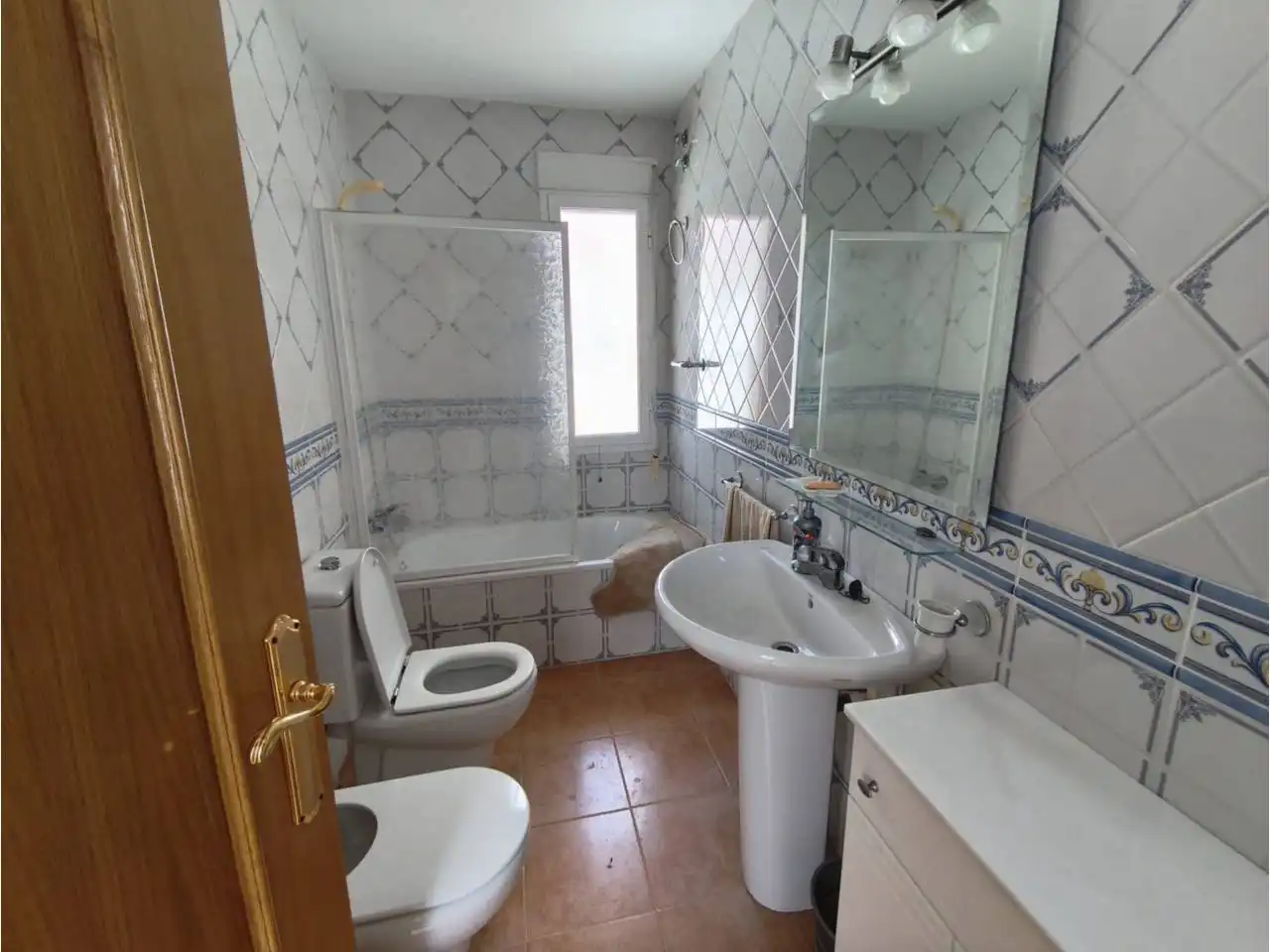 Baño de Ático en venta en Baza con Calefacción y Terraza
