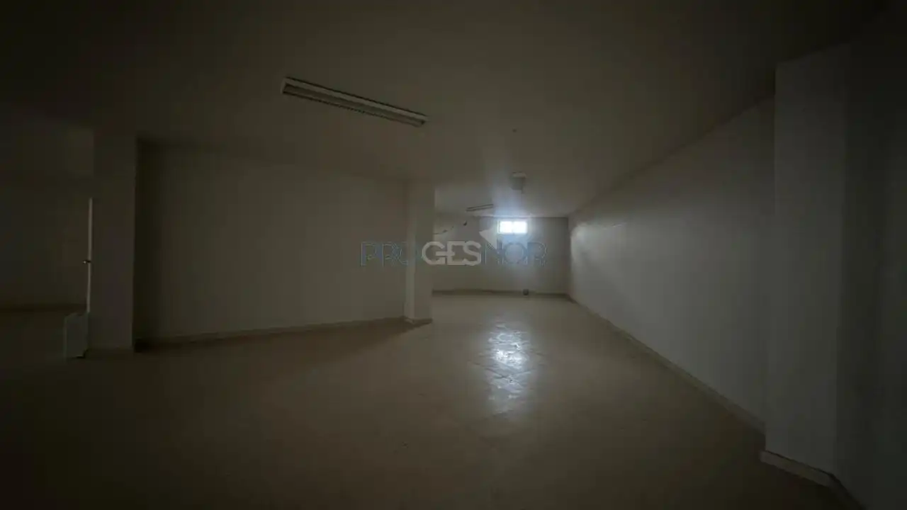 Local comercial en venda a Avenida Puente de Hierro, imagen 4