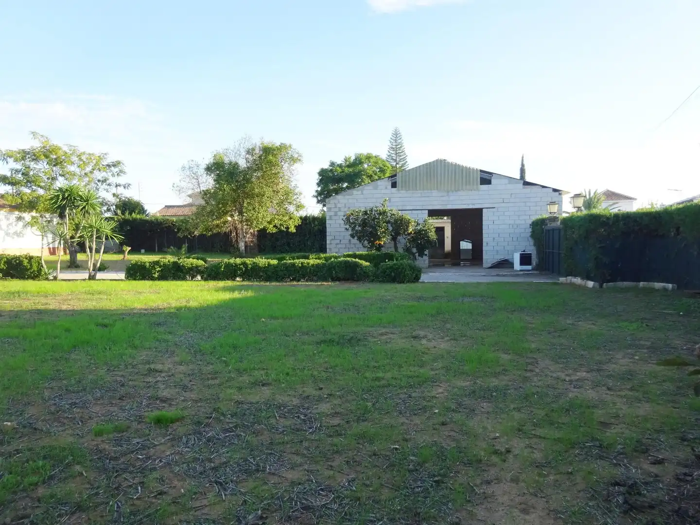 Garden of Houses for sale in Sanlúcar la Mayor  with Air Conditioner, Private garden and Storage room
