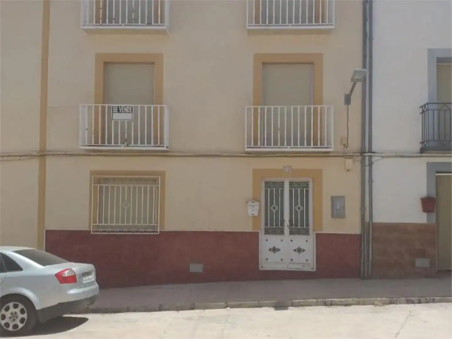 Vista exterior de Casa adosada en venda en Cabra del Santo Cristo amb Traster, Moblat i Balcó