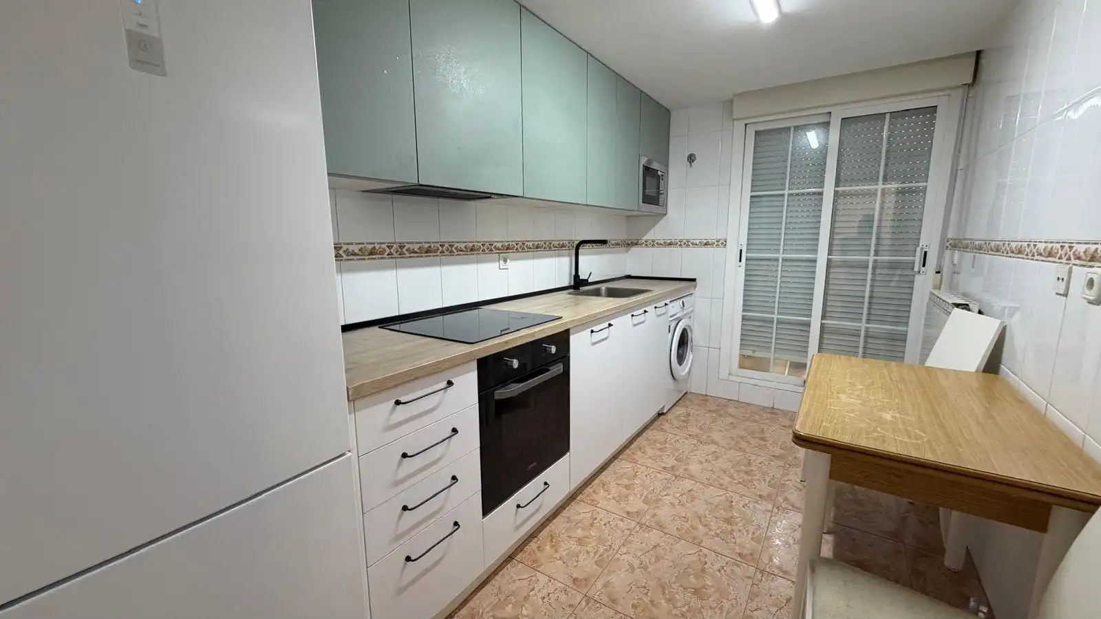 Cocina de Piso para compartir en La Almunia de Doña Godina  con Calefacción, Terraza y Amueblado