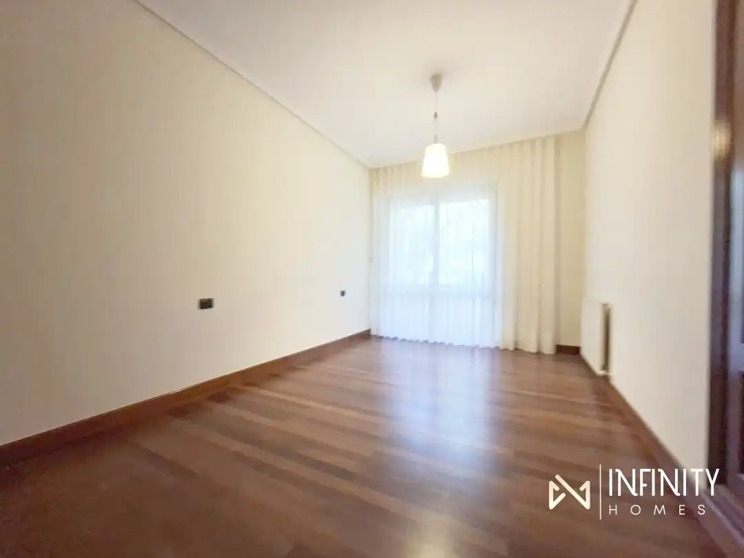 Schlafzimmer von Maisonette zur Miete in Bilbao  mit Heizung, Privatgarten und Terrasse
