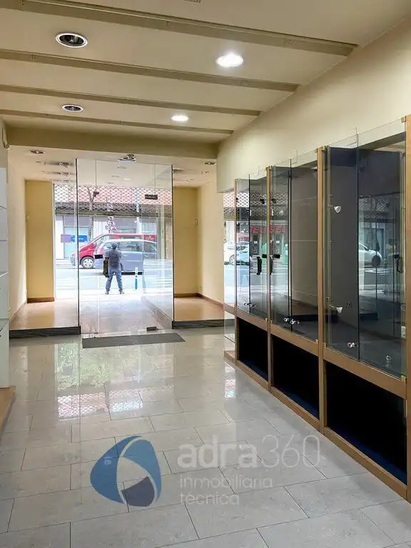 Local comercial de lloguer a General Vara De Rey, imagen 6