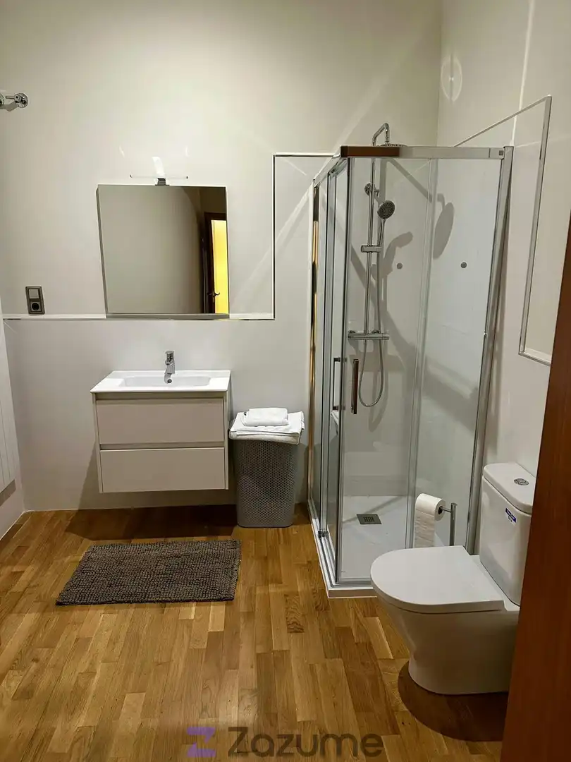 Baño de Piso de alquiler en Segovia con Calefacción, Parquet y Trastero