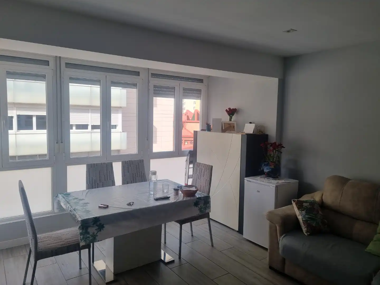 Comedor de Piso en venta en Burgos con Calefacción, Terraza y Trastero