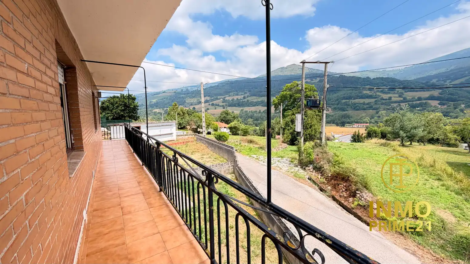 Terraza de Casa o chalet en venta en Corvera de Toranzo con Parquet y Balcón