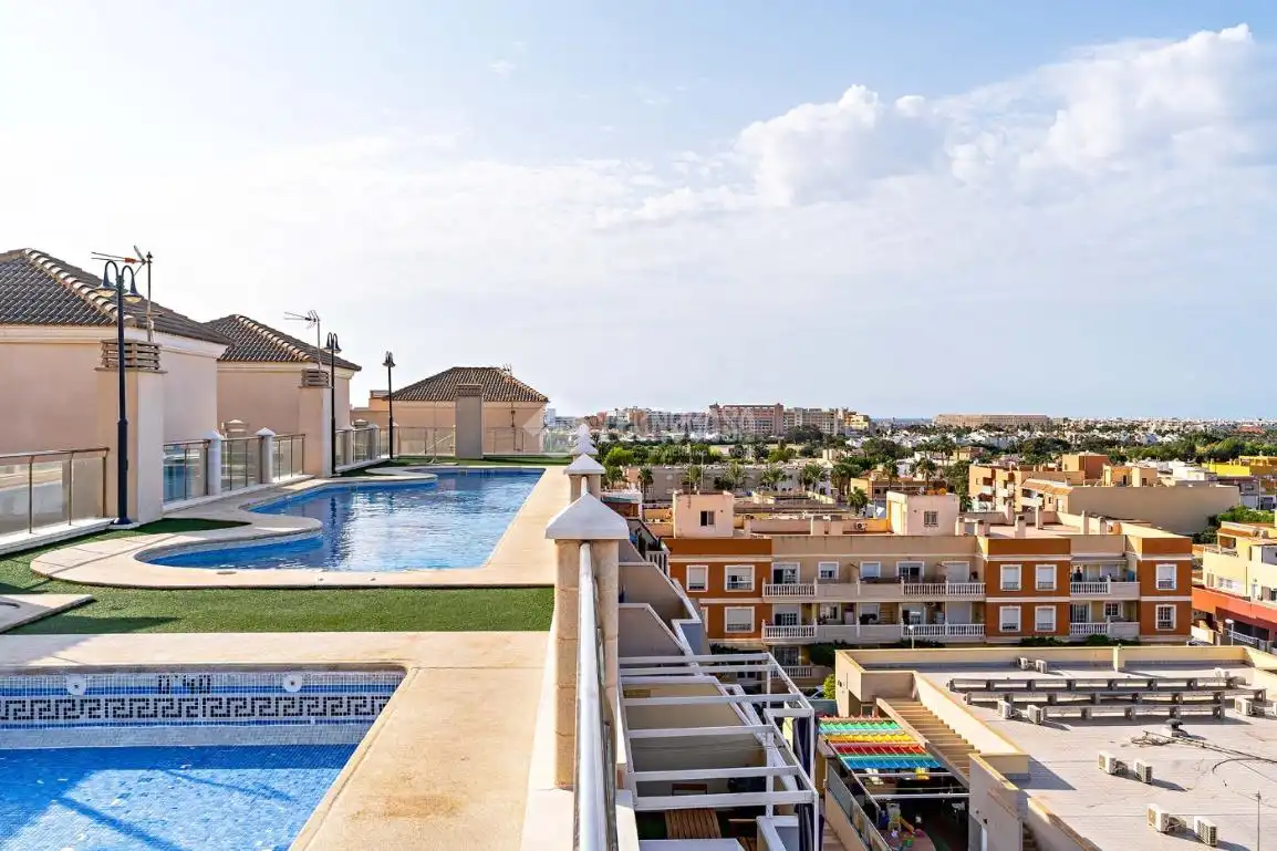 Piscina de Piso en venta en Roquetas de Mar con Aire acondicionado, Calefacción y Terraza