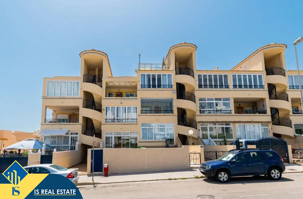 Vista exterior de Àtic en venda en Orihuela amb Calefacció, Terrassa i Moblat