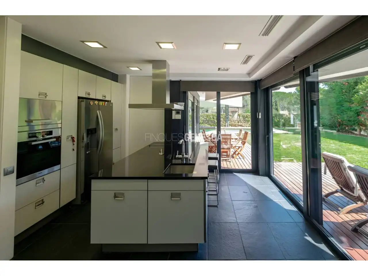Küche von Haus oder Chalet zum Verkauf in Matadepera mit Klimaanlage, Heizung und Privatgarten