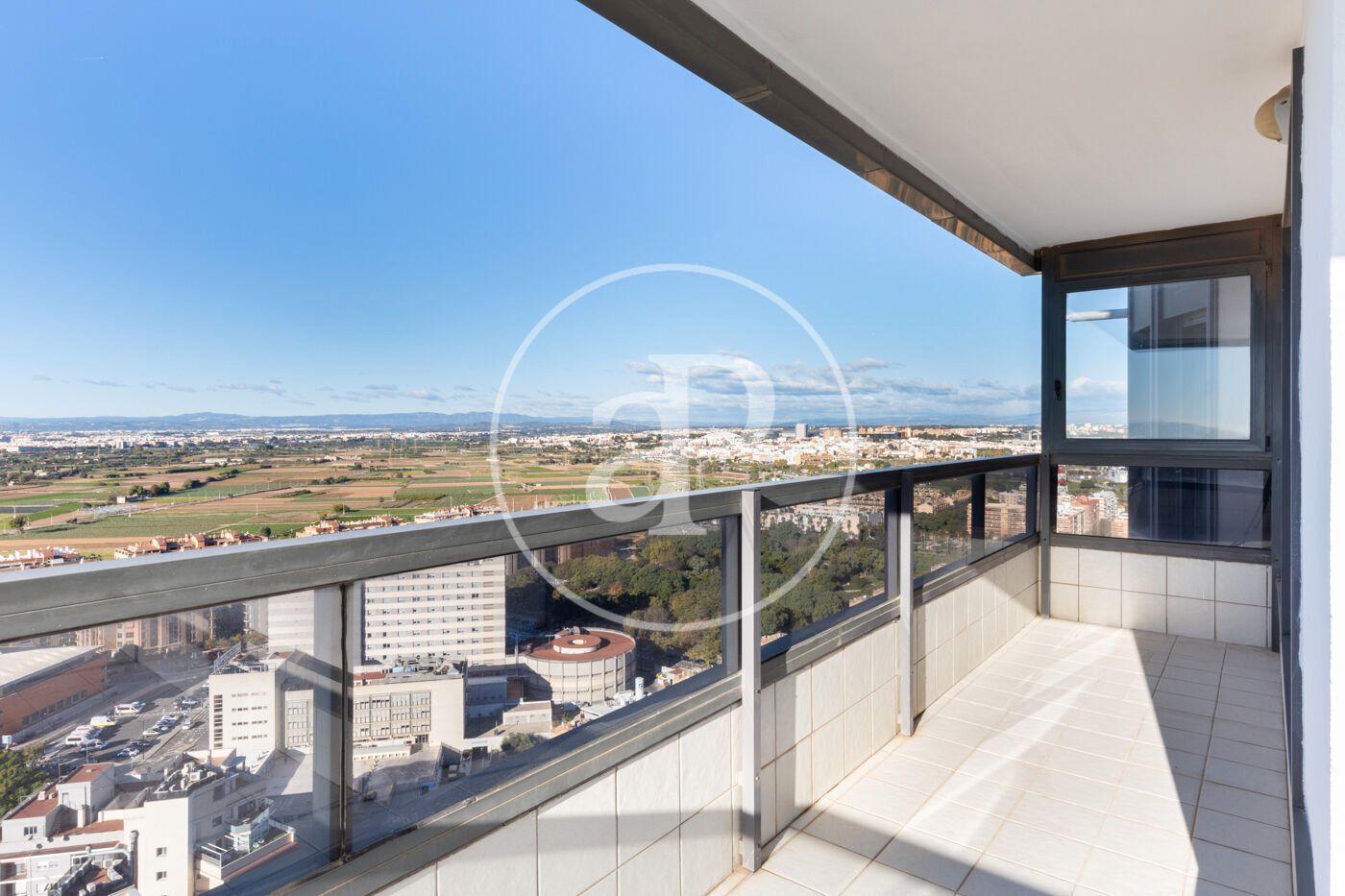 Exterior view of Flat for sale in  Valencia Capital  with Air Conditioner, Heating and Private garden