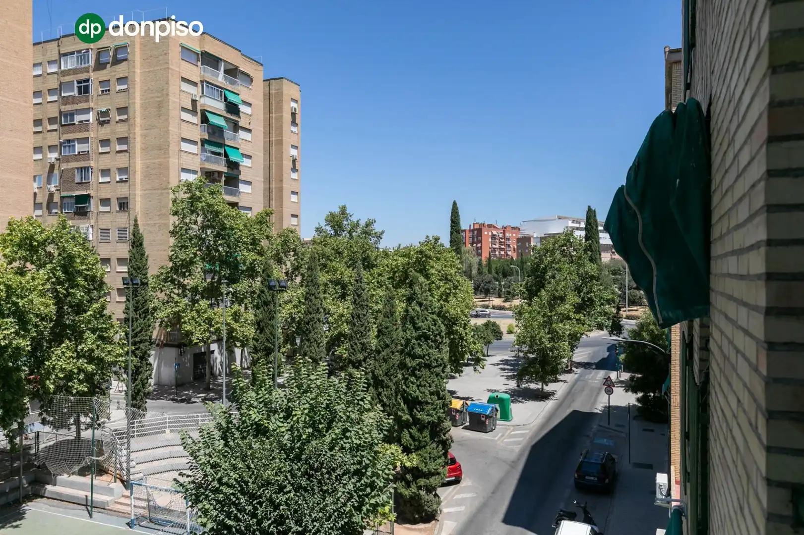 Vista exterior de Piso en venta en Granada con Calefacción