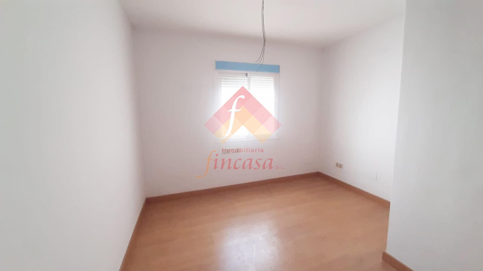 Schlafzimmer von Maisonette zum verkauf in Cuevas del Becerro mit Parkett