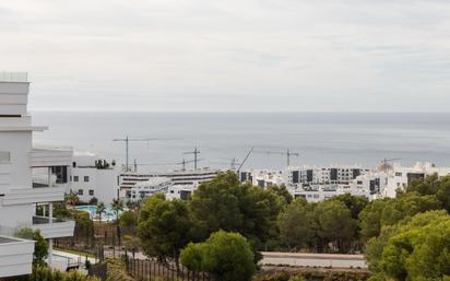 Vista exterior de Apartament en venda en Fuengirola amb Aire condicionat, Jardí privat i Terrassa