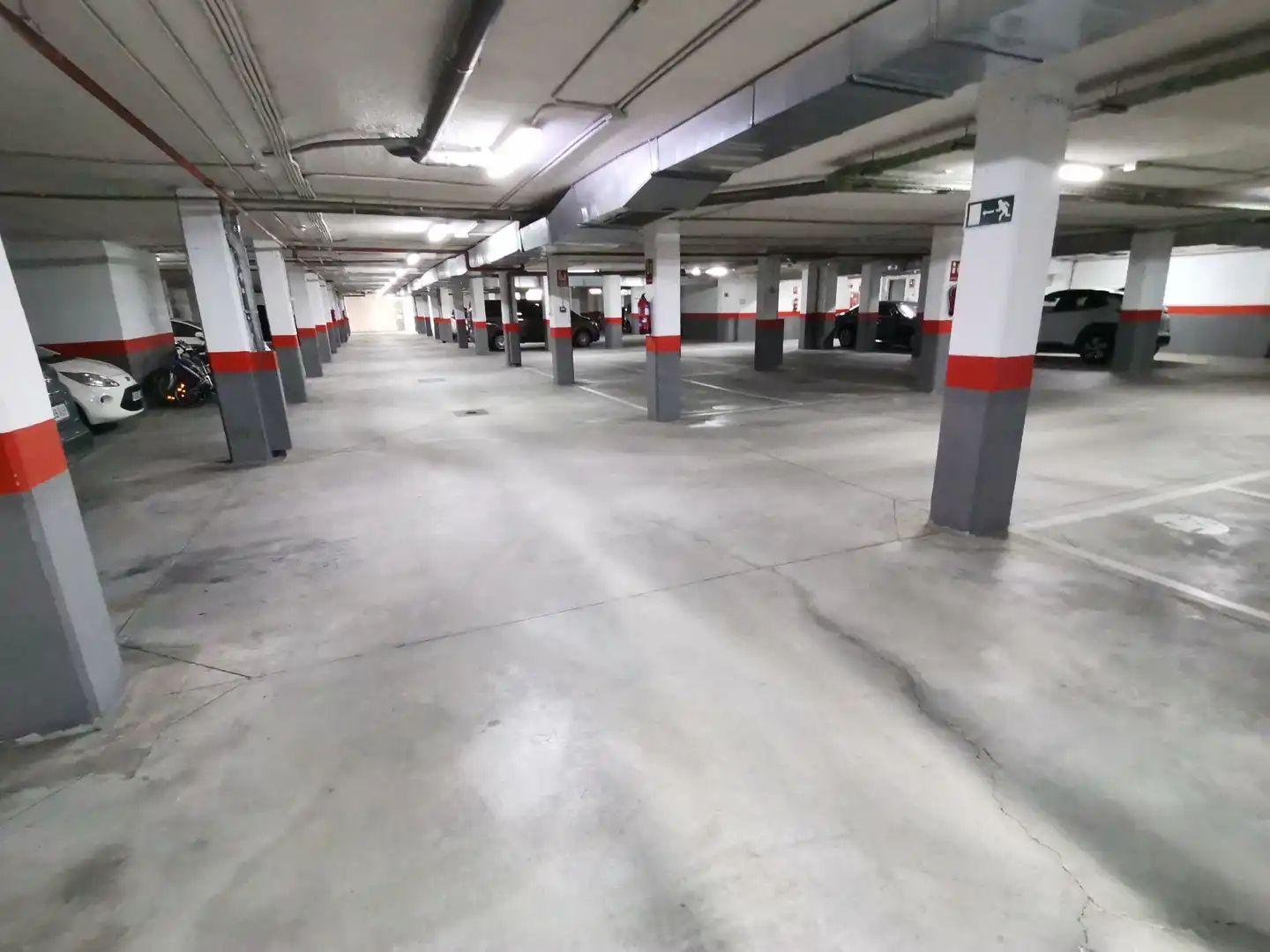 Parkplatz von Geschaftsraum zum Verkauf in Tres Cantos mit Klimaanlage