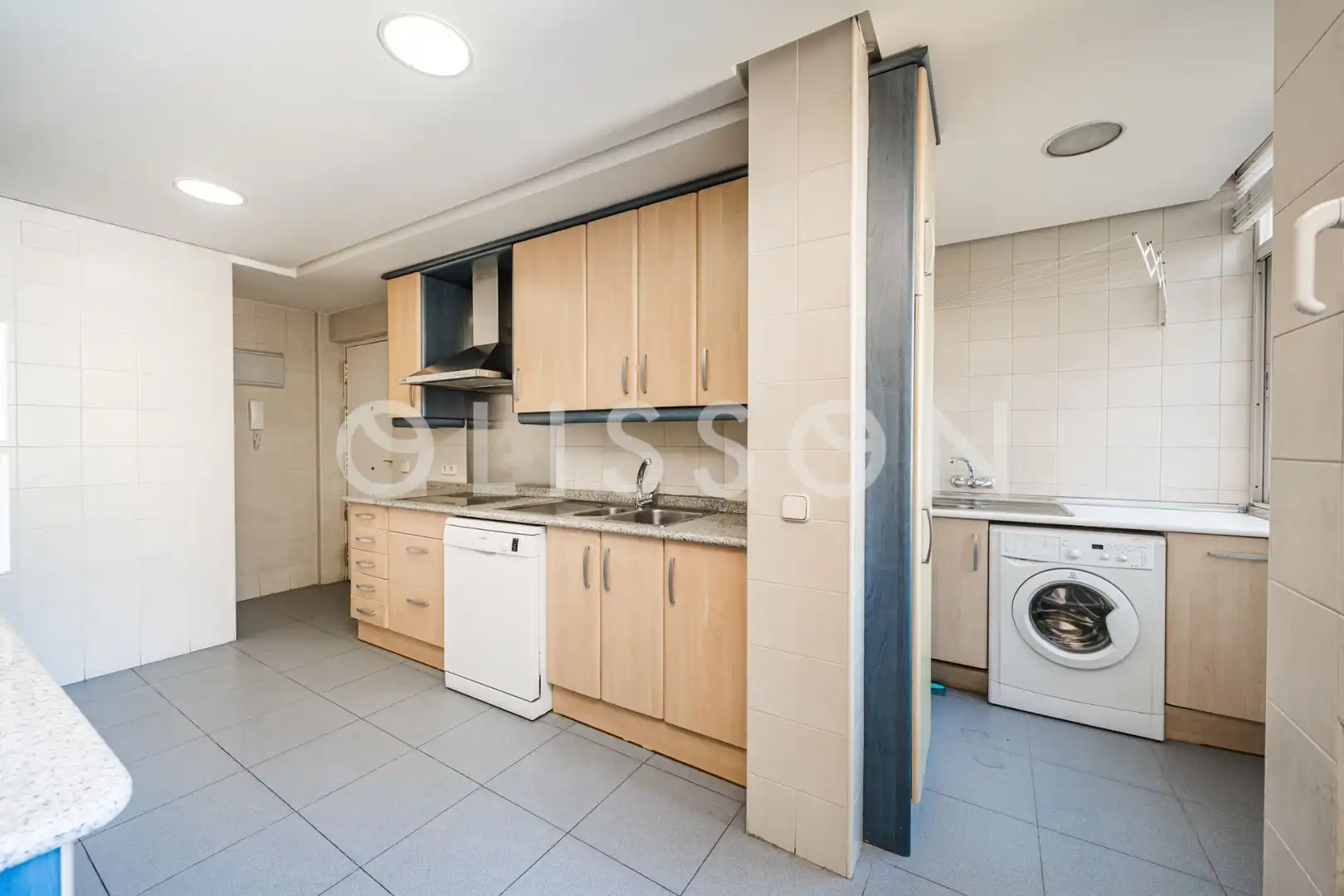 Cuina de Apartament en venda en Madrid amb Aire condicionat i Traster