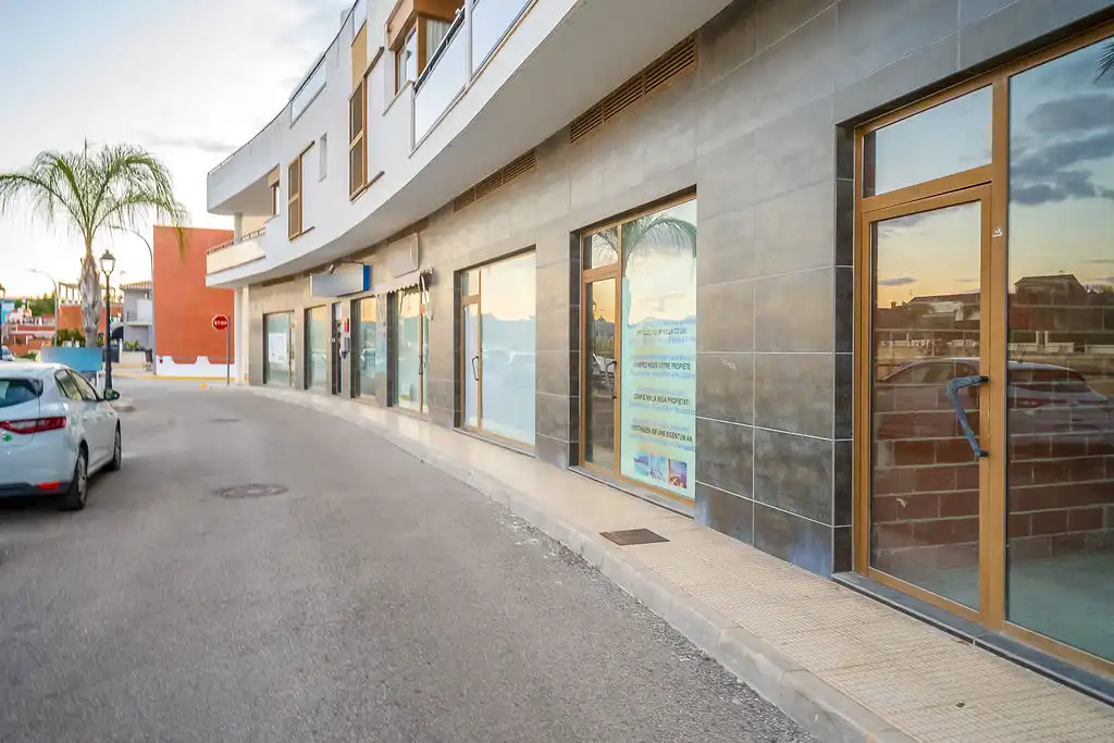 Locale commerciale in vendita a Av Corts Valencianes, imagen 9