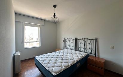 Bedroom of Apartment for sale in Santiago de Compostela   with Heating, Parquet flooring and Storage room