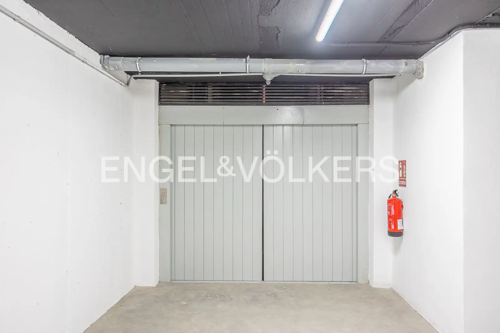 Parking de Piso en venta en Sevilla con Aire acondicionado, Calefacción y Piscina