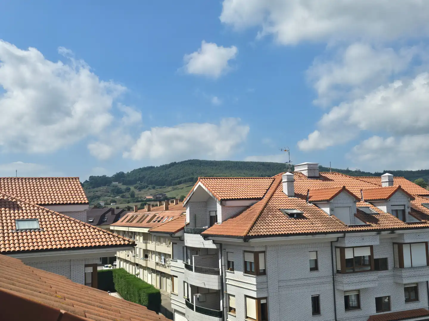 Vista exterior de Ático en venta en Bareyo con Calefacción, Terraza y Amueblado