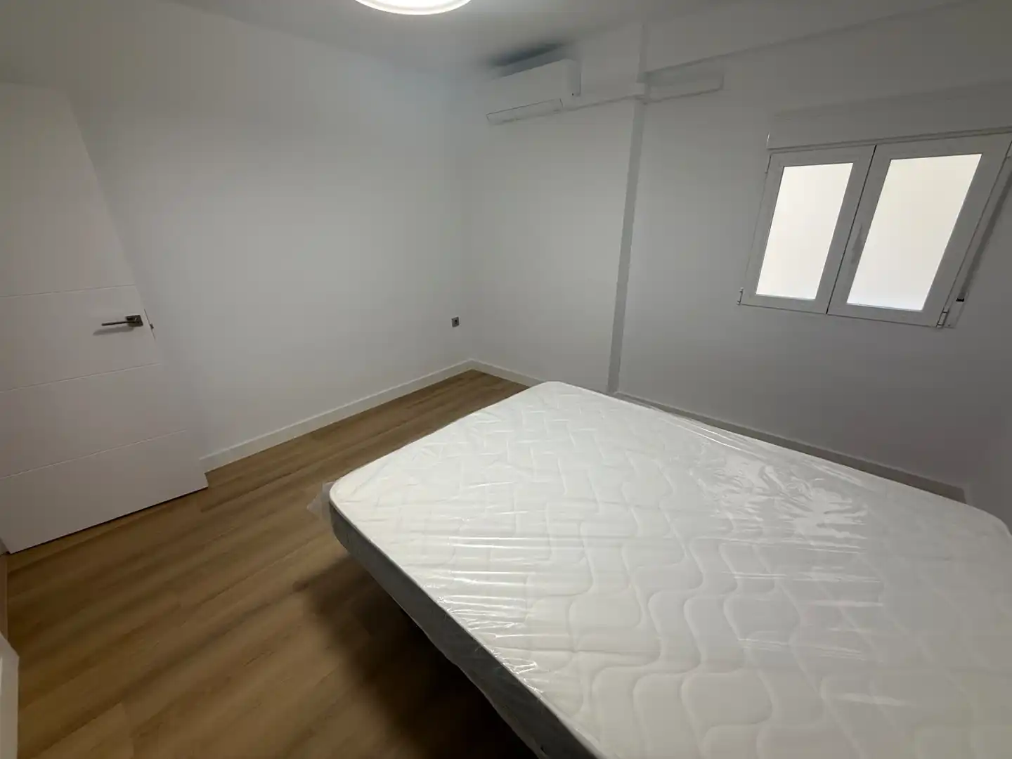 Habitación de Piso de alquiler en Jaén con Aire acondicionado, Calefacción y Amueblado