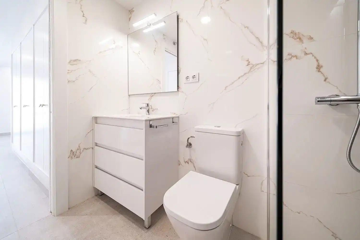 Badezimmer von Wohnung zur Miete in  Zaragoza Capital mit Klimaanlage und Balkon