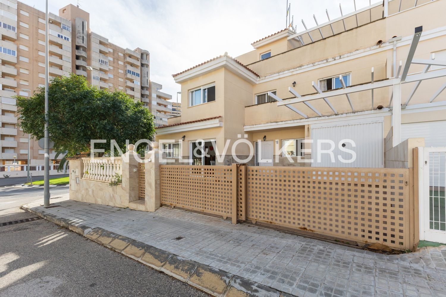 Exterior view of House or chalet for sale in Cullera  with Air Conditioner, Heating and Private garden
