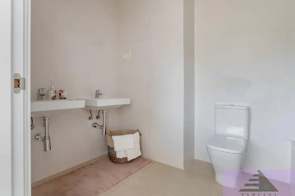 Bathroom of Houses for sale in Aranjuez  with Air Conditioner, Heating and Terrace