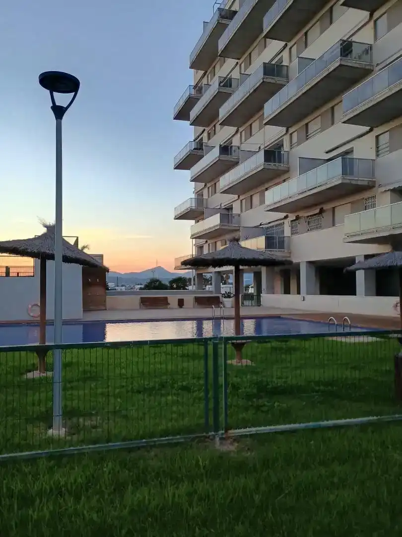 Piscina de Pis de lloguer en Moncofa amb Aire condicionat i Balcó