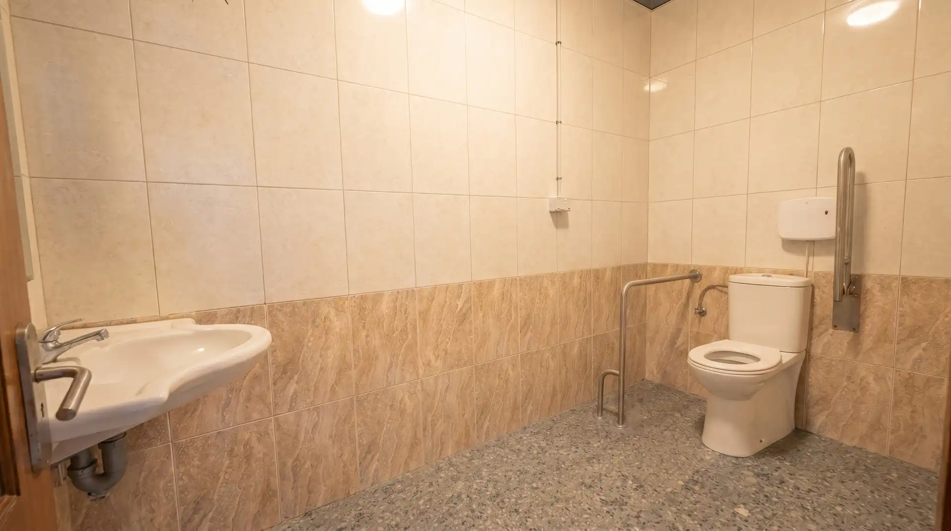 Bathroom of Commercial properties for rent in Las Palmas de Gran Canaria