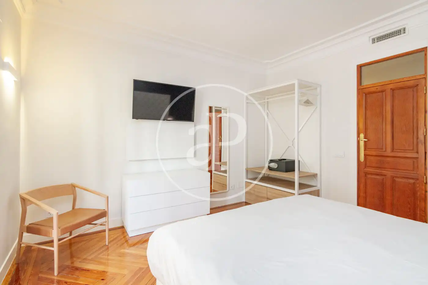 Schlafzimmer von Wohnung zur Miete in Madrid mit Klimaanlage, Heizung und Möbliert