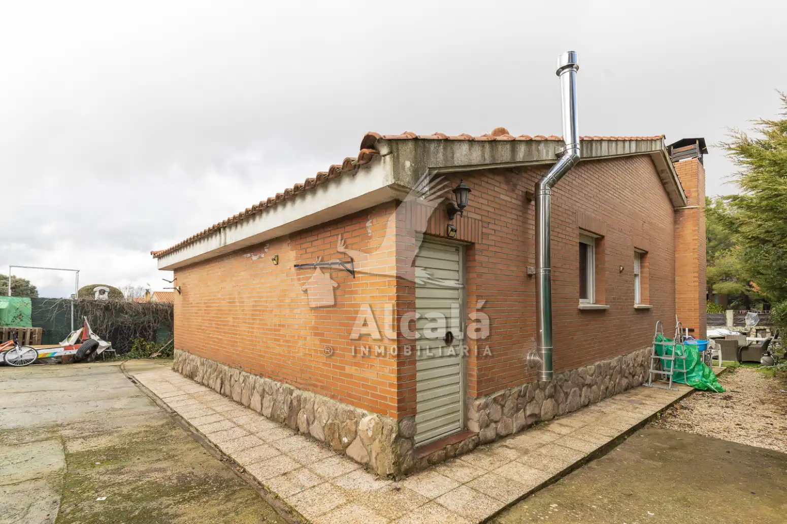 Vista exterior de Casa o chalet en venta en Pioz con Calefacción