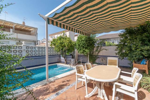 Casa adosada en Venta en Calle de Tarifa en Híjar
